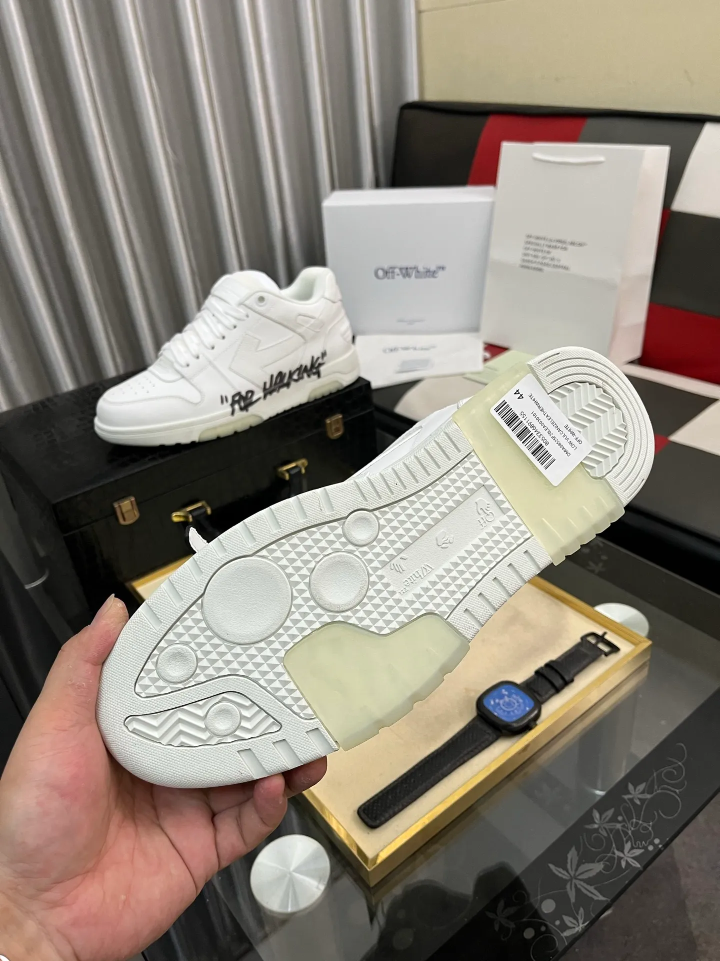 Men's shoes 💰600⌚️⌚️ OFF-White C/O VirGil Abloh fashionable and versatile casual shoes. Exclusive first release of the new model. Made of environmentally friendly cowhide leather and mesh fabric upper material. The insole is embedded with foam cushioning EVA material. The correct midsole is equipped with EVA lightweight cushioning. External tooth nail rubber outsole. The correct accessories can be customized simultaneously. Women's model: 35-40 Men's model: 39-45